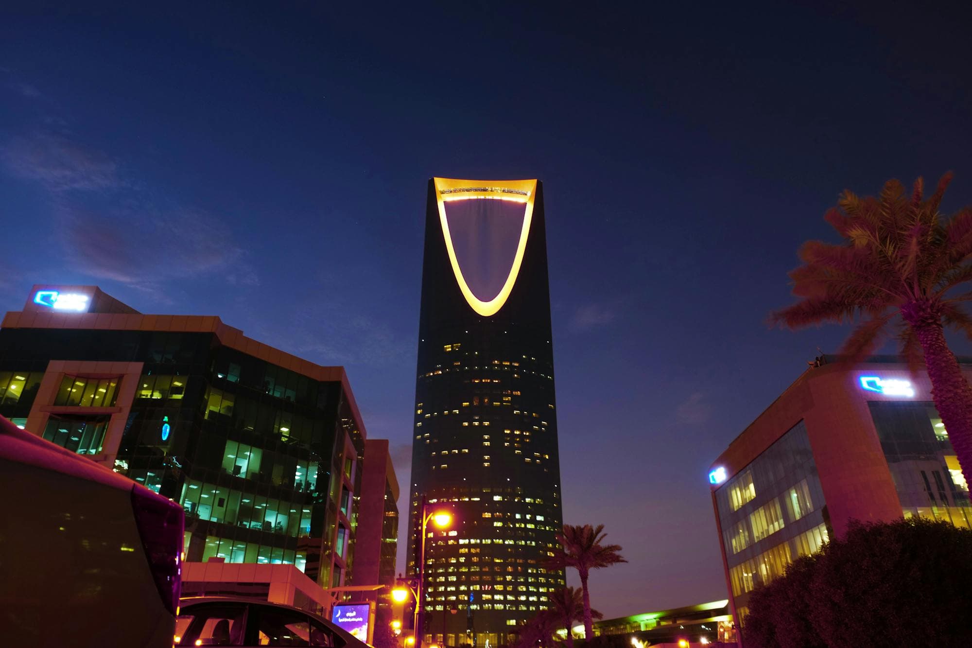 Kingdom Centre tower in Riyadh at night